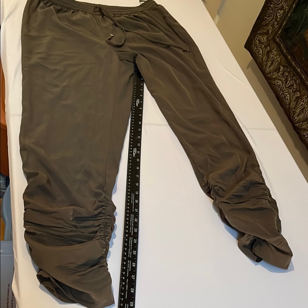 Kenneth Cole size medium greenish Brown size medium pull on pants shirred ankle